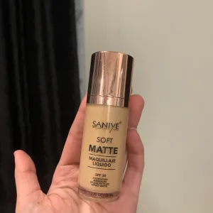 Saniye ivory shade foundation